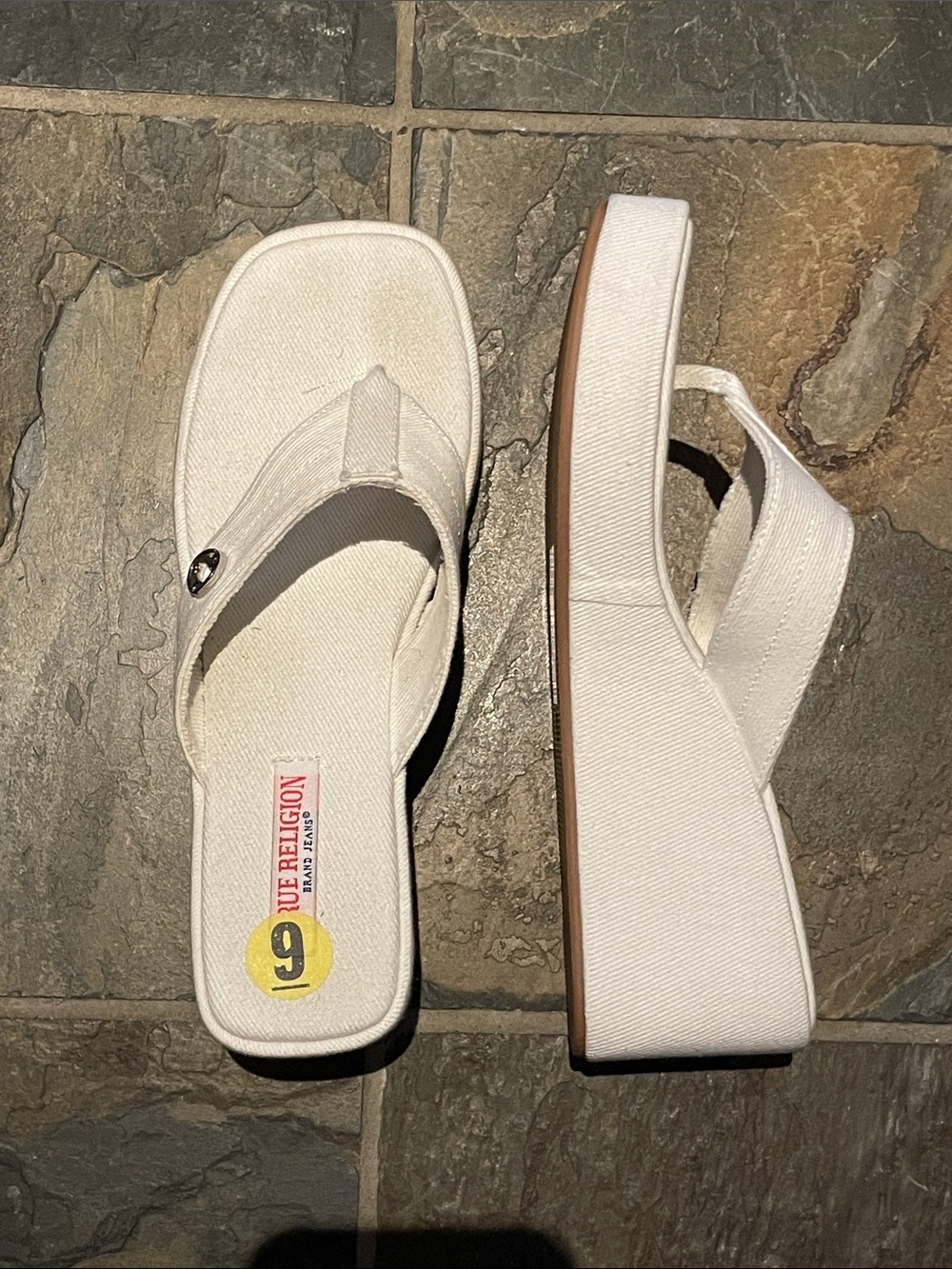 True Religion White Wedge Thong Latto Sandals sz 9